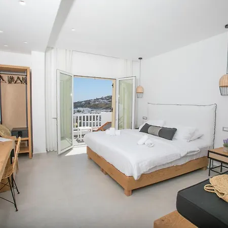 The George Mykonos Platísz Jalósz