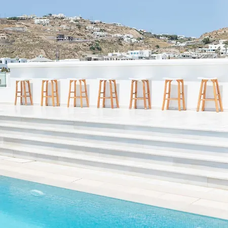 The George Mykonos Platísz Jalósz