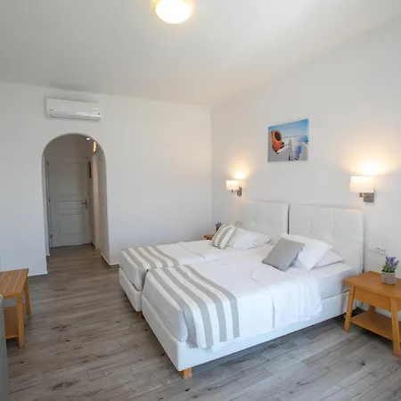 The George Mykonos Platísz Jalósz
